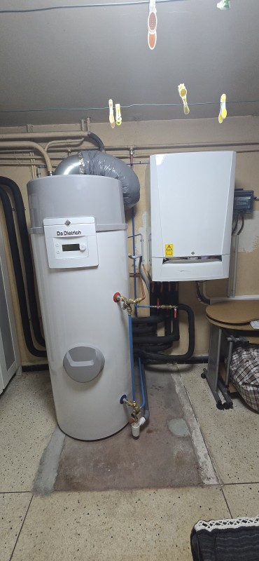 Installation de pompe à chaleur air/eau De Dietrich HPI S Évolution pour une maison rénovée à Saint-Raphaël